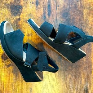 Clarks Unstructured Velvet Sandals